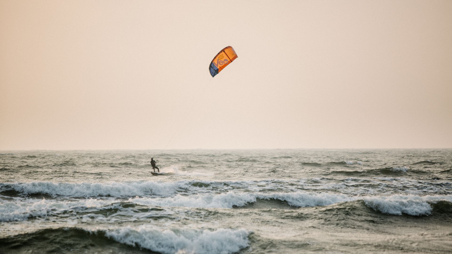 Sassnitz: Kiteboarding on the Baltic Sea coast off Mukran